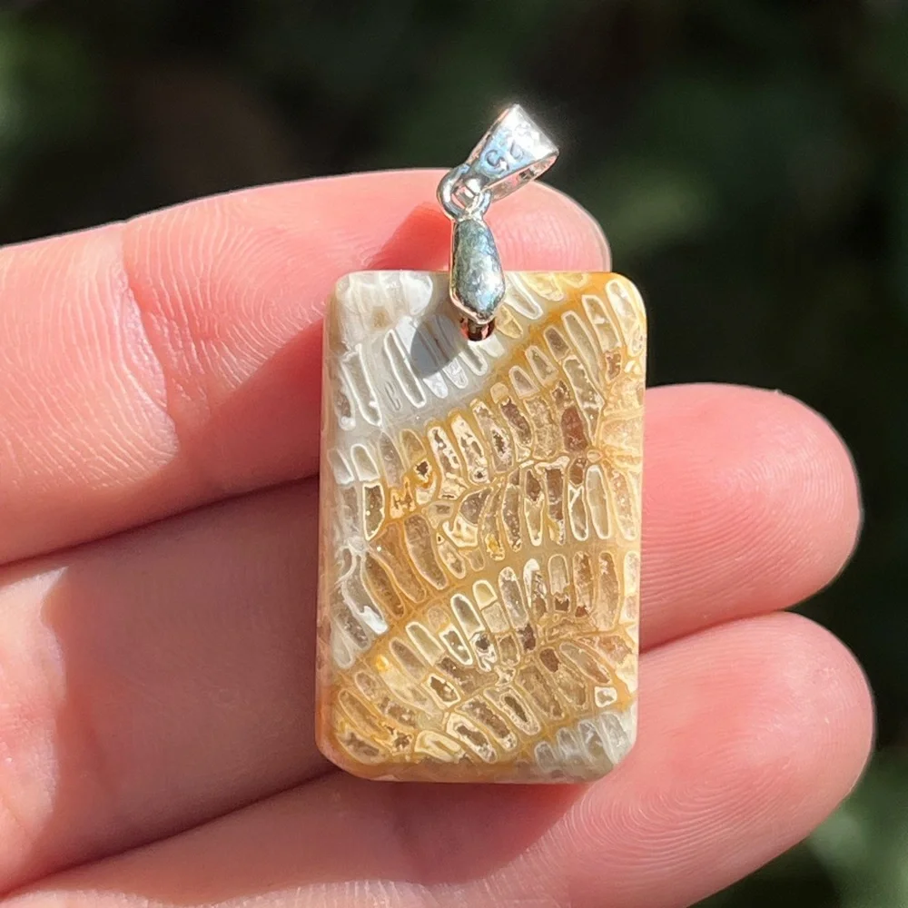 Sterling silver small rectangular coral jade‎ pendant 0964